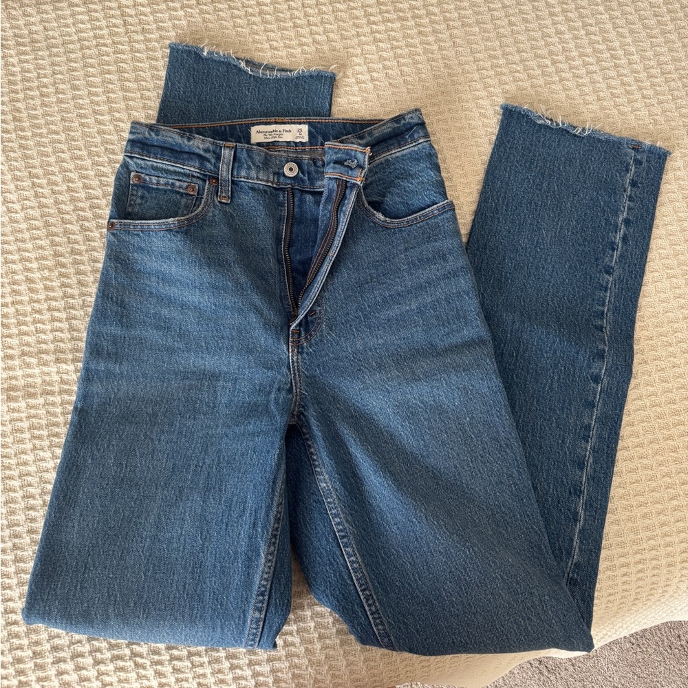 Abercrombie The 90’s Straight Ultra High Rise Size 25L